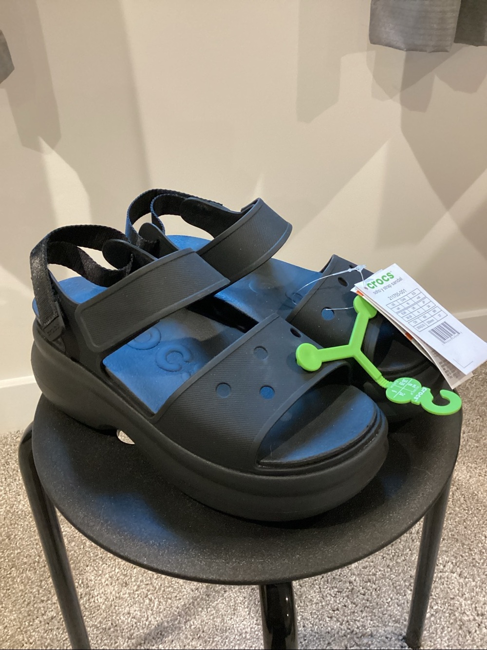 CROCS Soho Y Strap Sandal - Size 8